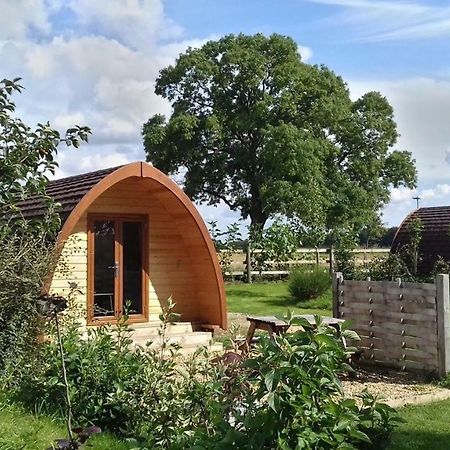 Campion Glamping Pod Hotel Cheltenham Exterior foto